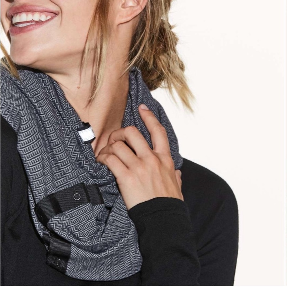 Lululemon Vinyasa Scarf (Rulu) - Picture 2 of 6